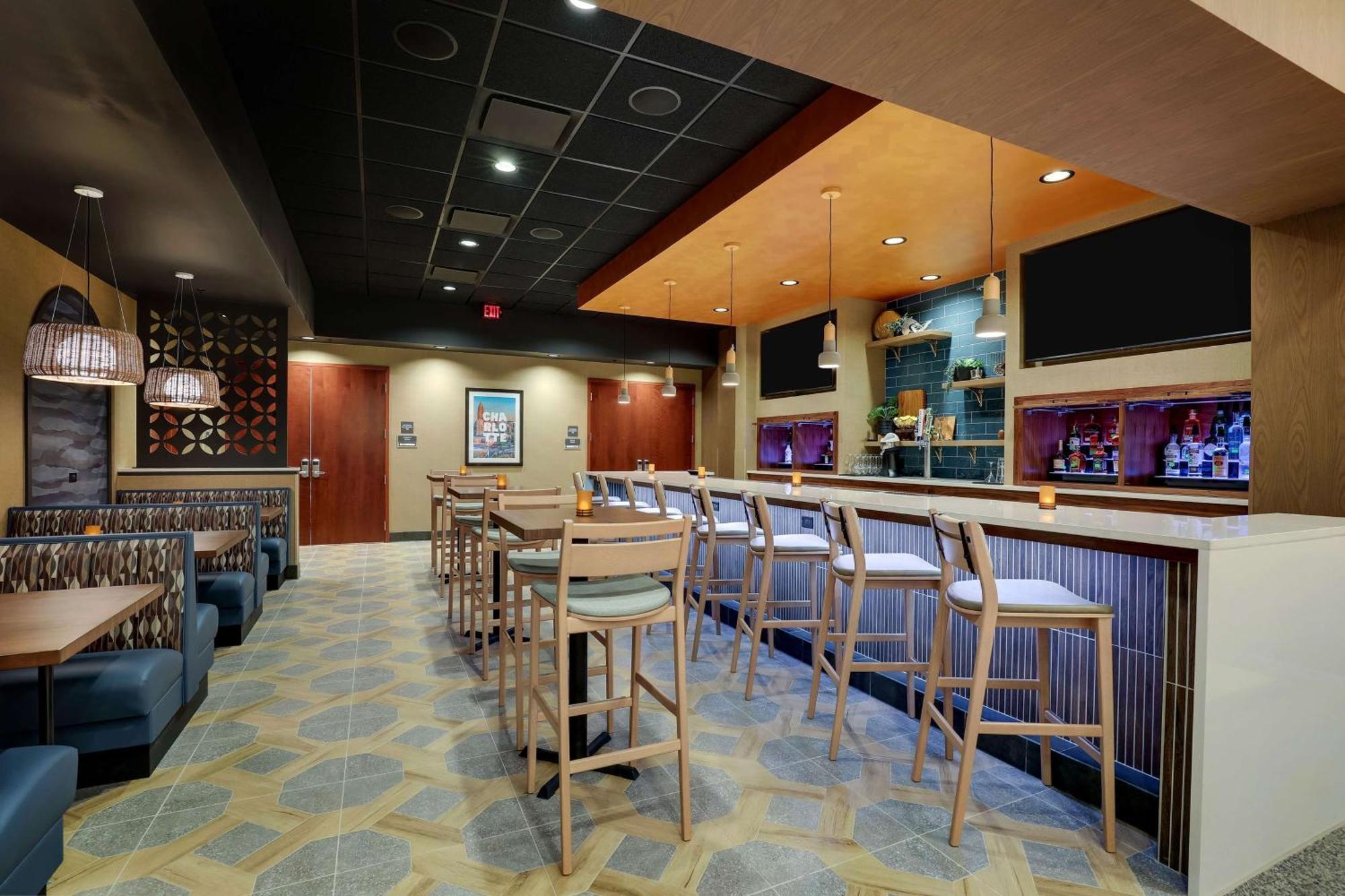 夏洛特阿罗伍得套房德鲁酒店 外观 照片